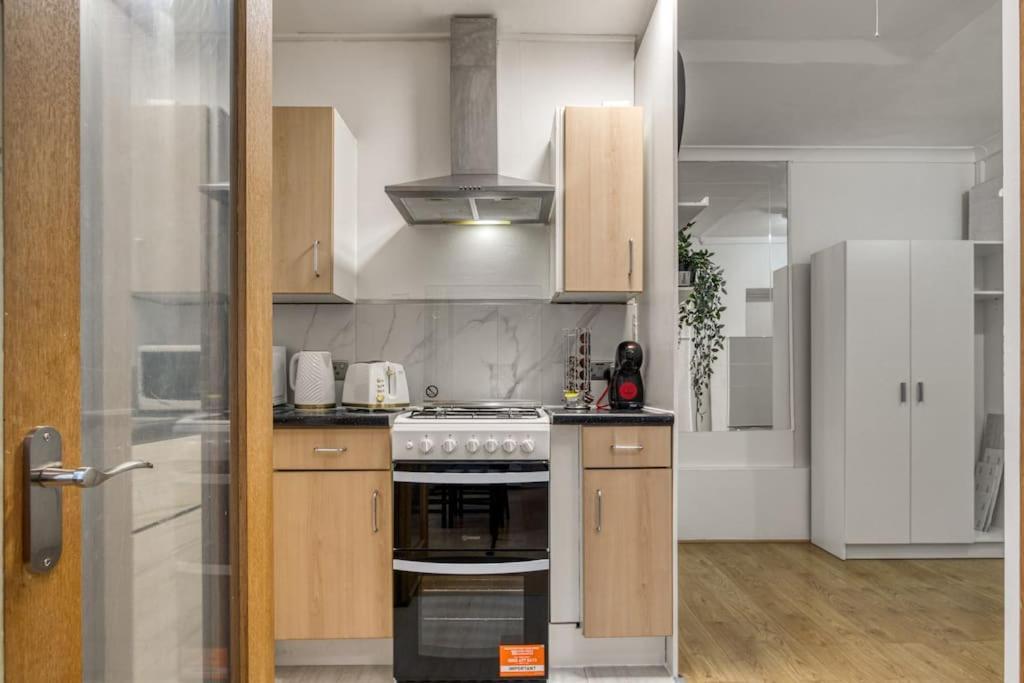 Cosy 2Br Retreat Near Paddington Station Leilighet London Eksteriør bilde